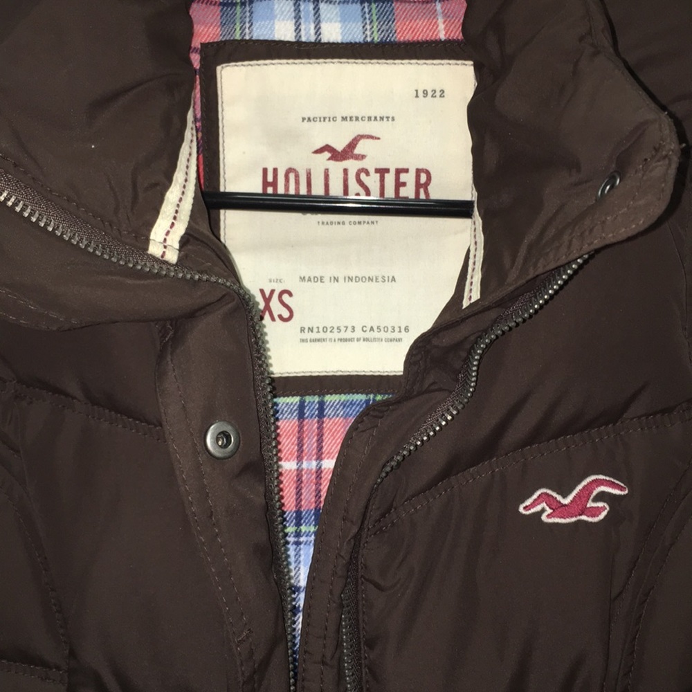! Hollister - Brown Down Puffer Vest - Picture 2 of 3